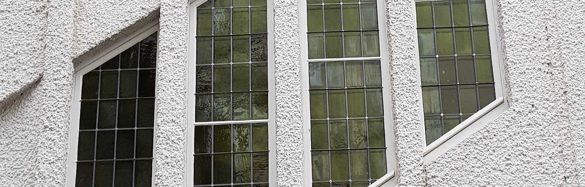 Glasfenster-Fassade